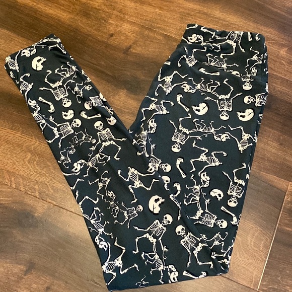 LuLaRoe Pants - LuLaRoe super soft, gray and cream skeleton leggings. Perfect for Halloween! OS
